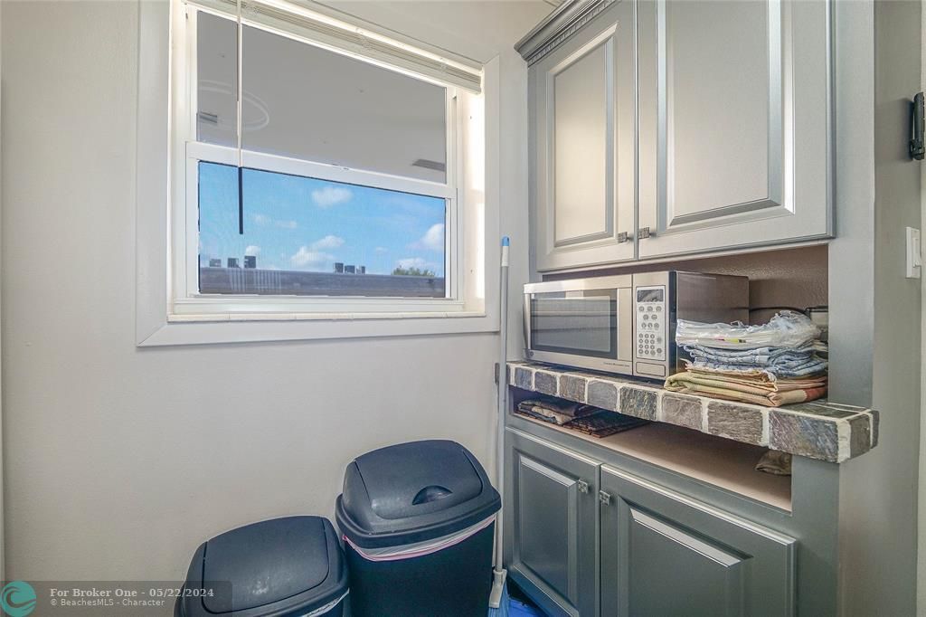 For Sale: $99,999 (1 beds, 1 baths, 867 Square Feet)