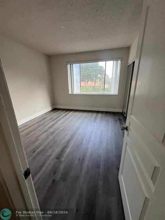 For Rent: $2,700 (2 beds, 2 baths, 1042 Square Feet)