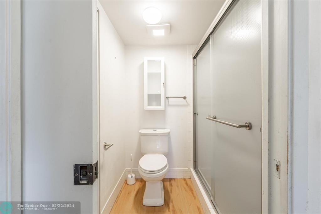 合同活跃: $254,900 (2 贝兹, 2 浴室, 1260 平方英尺)