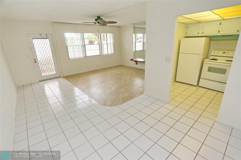 Active With Contract: $105,000 (1 beds, 1 baths, 700 Square Feet)