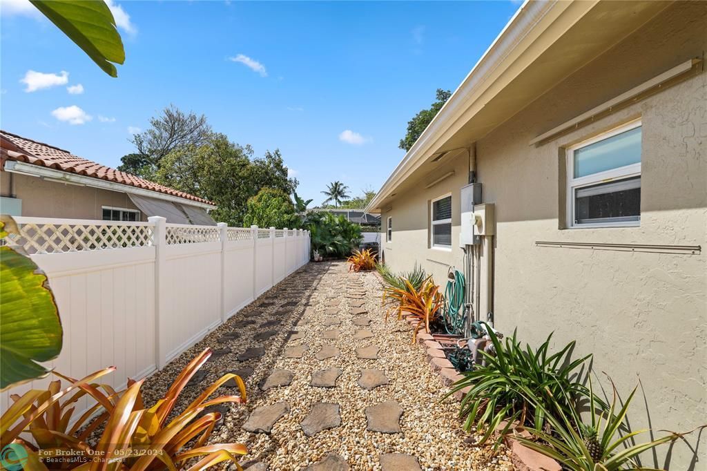 Active With Contract: $650,000 (3 beds, 2 baths, 1986 Square Feet)