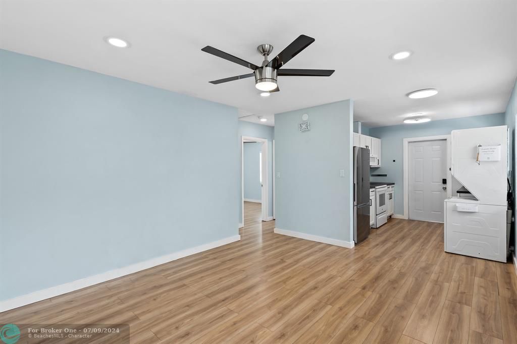 Recently Sold: $2,100 (2 beds, 1 baths, 700 Square Feet)