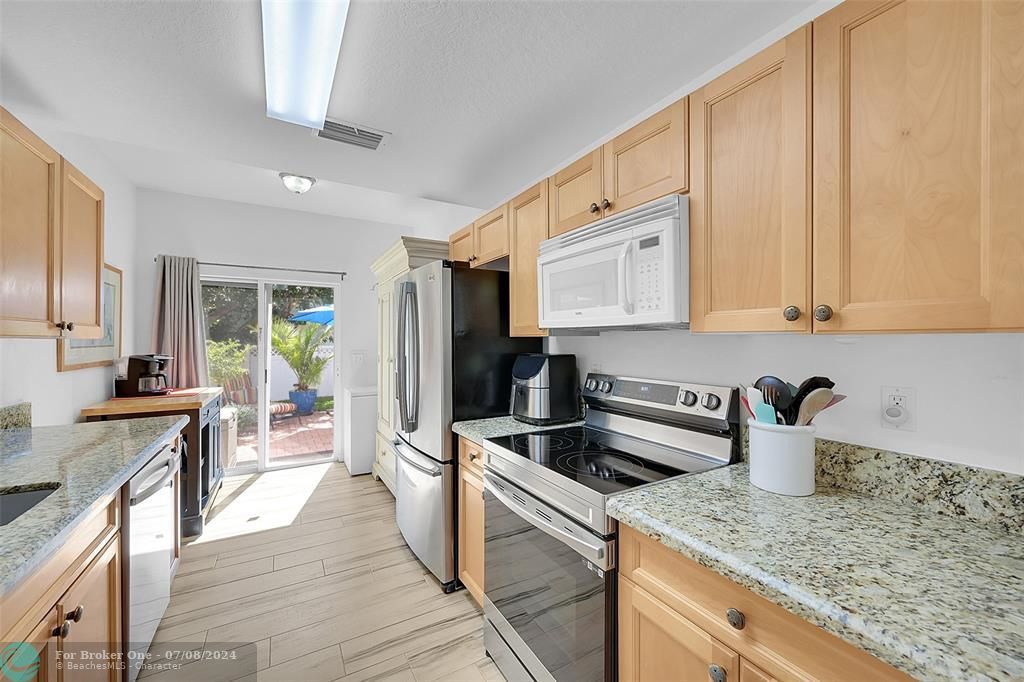 Active With Contract: $375,000 (3 beds, 2 baths, 1454 Square Feet)