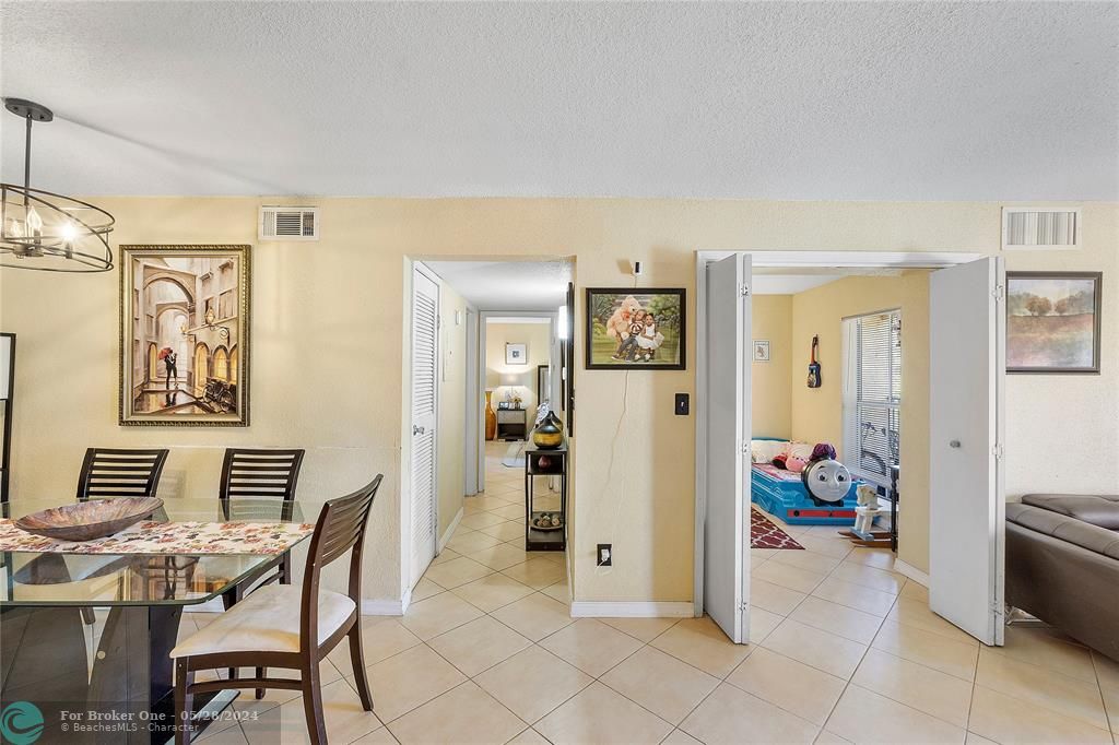 For Sale: $239,000 (1 beds, 1 baths, 980 Square Feet)