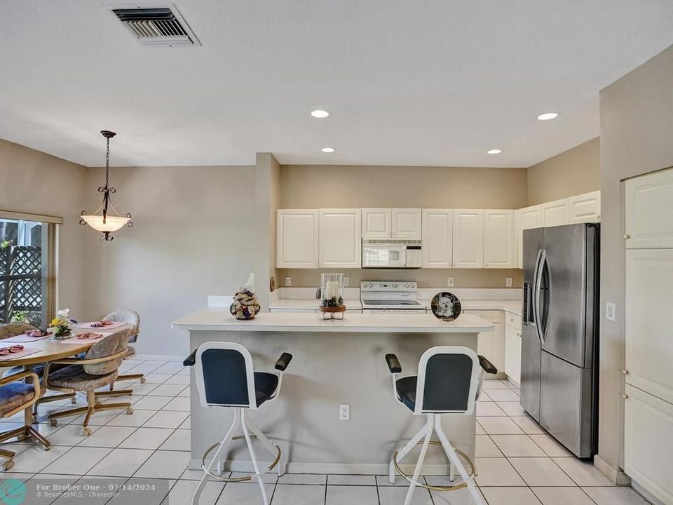 For Sale: $625,000 (4 beds, 2 baths, 2544 Square Feet)