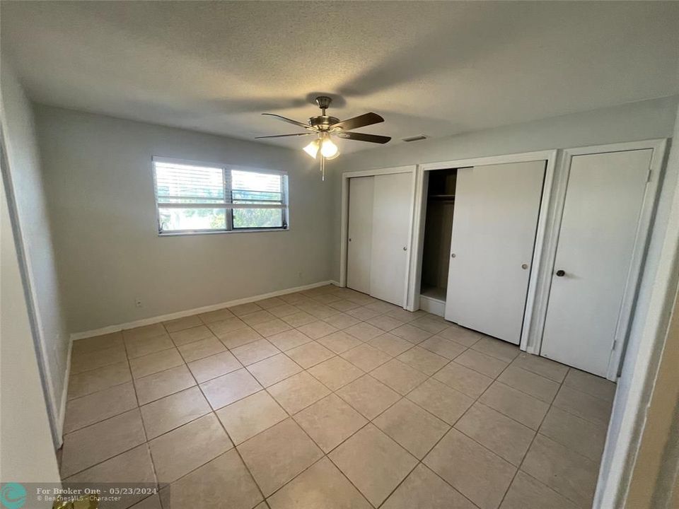 For Sale: $1,700 (1 beds, 1 baths, 720 Square Feet)