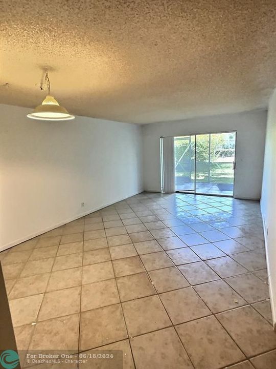 For Sale: $112,000 (2 beds, 2 baths, 958 Square Feet)