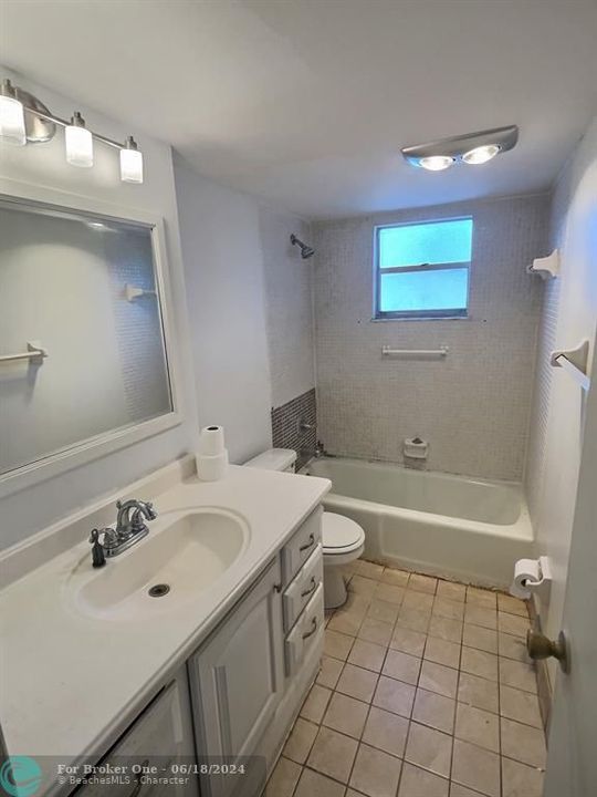 Active With Contract: $112,000 (2 beds, 2 baths, 958 Square Feet)