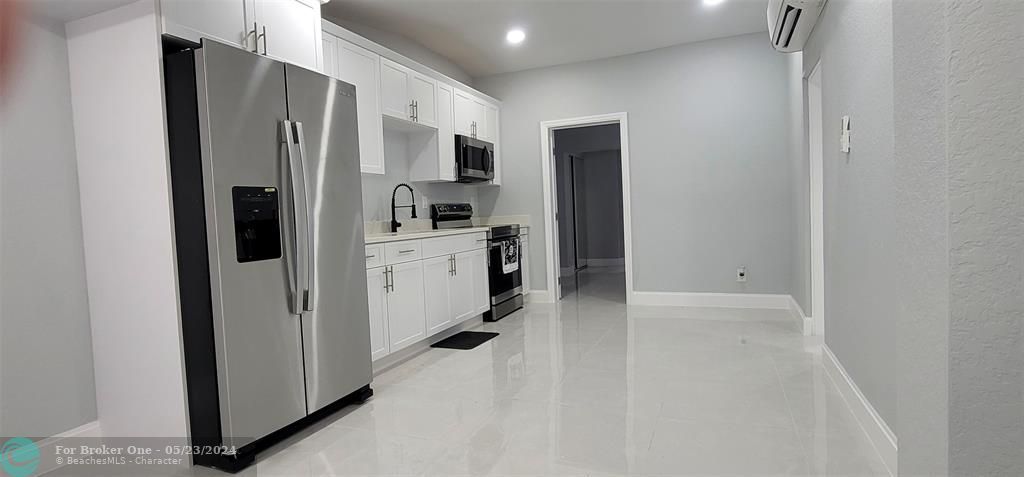 Active With Contract: $1,500 (1 beds, 1 baths, 845 Square Feet)