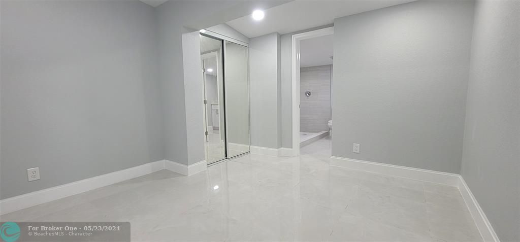 Active With Contract: $1,500 (1 beds, 1 baths, 845 Square Feet)