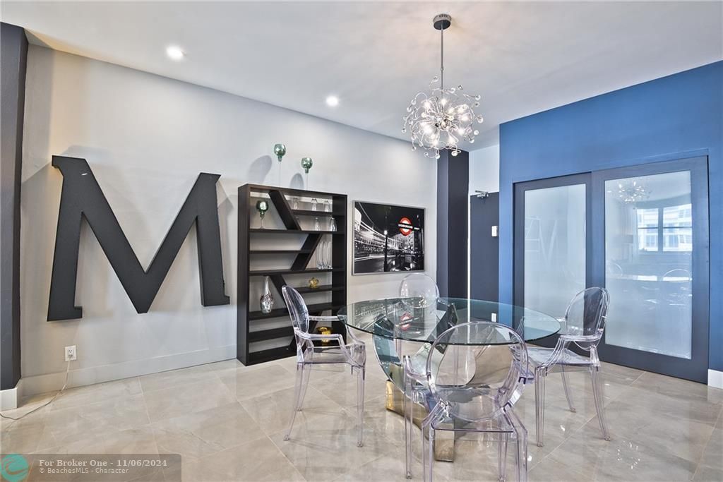 Active With Contract: $3,895 (1 beds, 1 baths, 850 Square Feet)