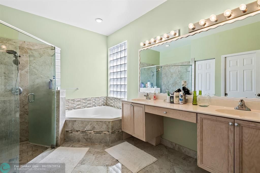 最近租的: $4,500 (4 贝兹, 2 浴室, 3054 平方英尺)