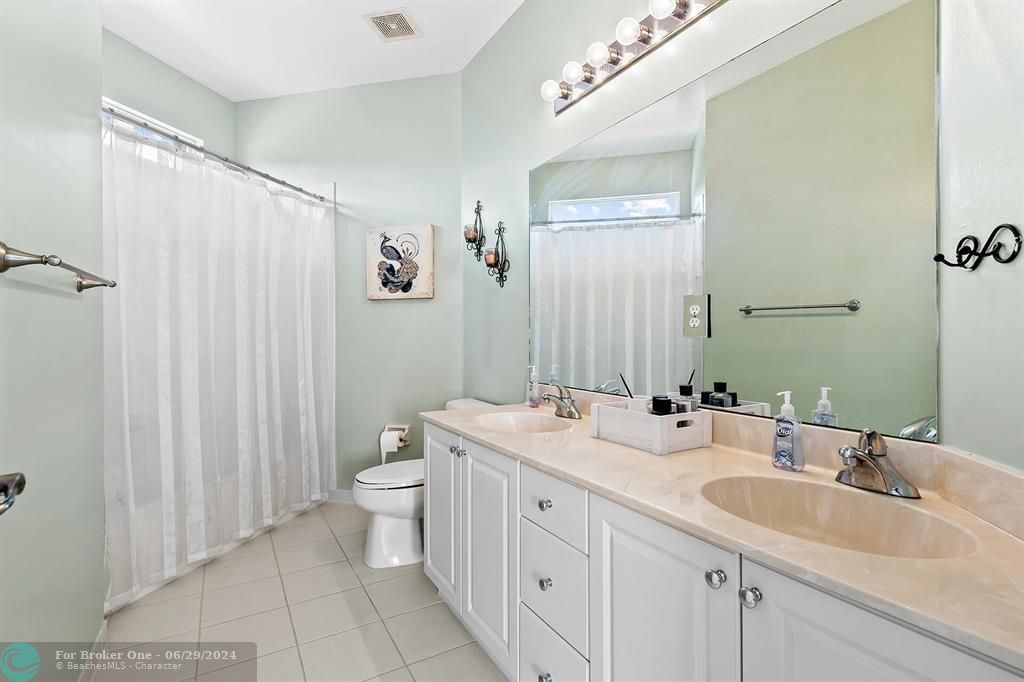 最近租的: $4,500 (4 贝兹, 2 浴室, 3054 平方英尺)