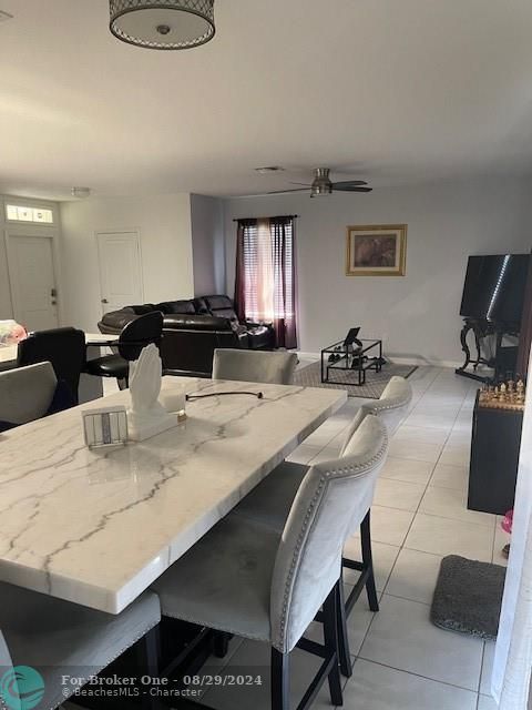 En Venta: $679,900 (4 camas, 2 baños, 2078 Pies cuadrados)