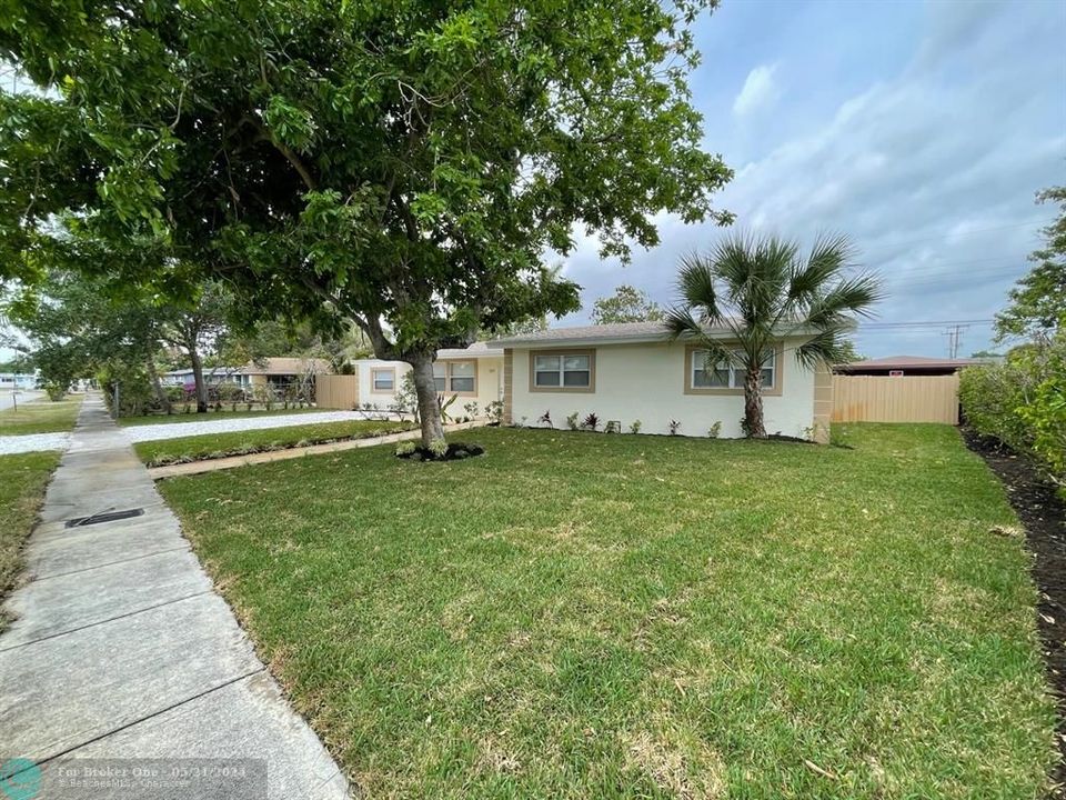 For Sale: $535,000 (5 beds, 2 baths, 1779 Square Feet)