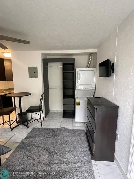 Recently Rented: $1,300 (0 beds, 1 baths, 0 Square Feet)