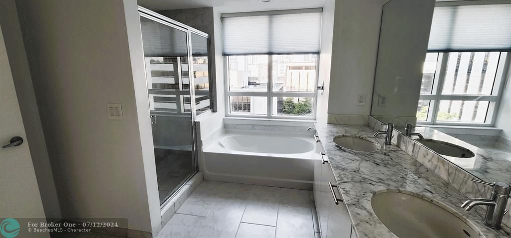Active With Contract: $4,300 (2 beds, 2 baths, 1289 Square Feet)