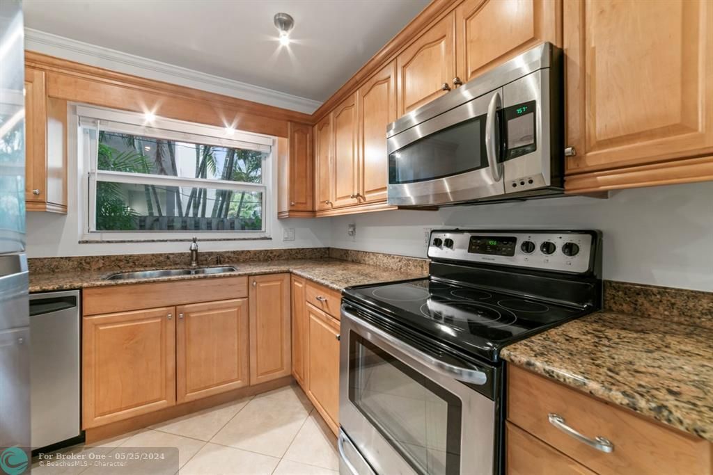 For Rent: $2,795 (2 beds, 2 baths, 1600 Square Feet)