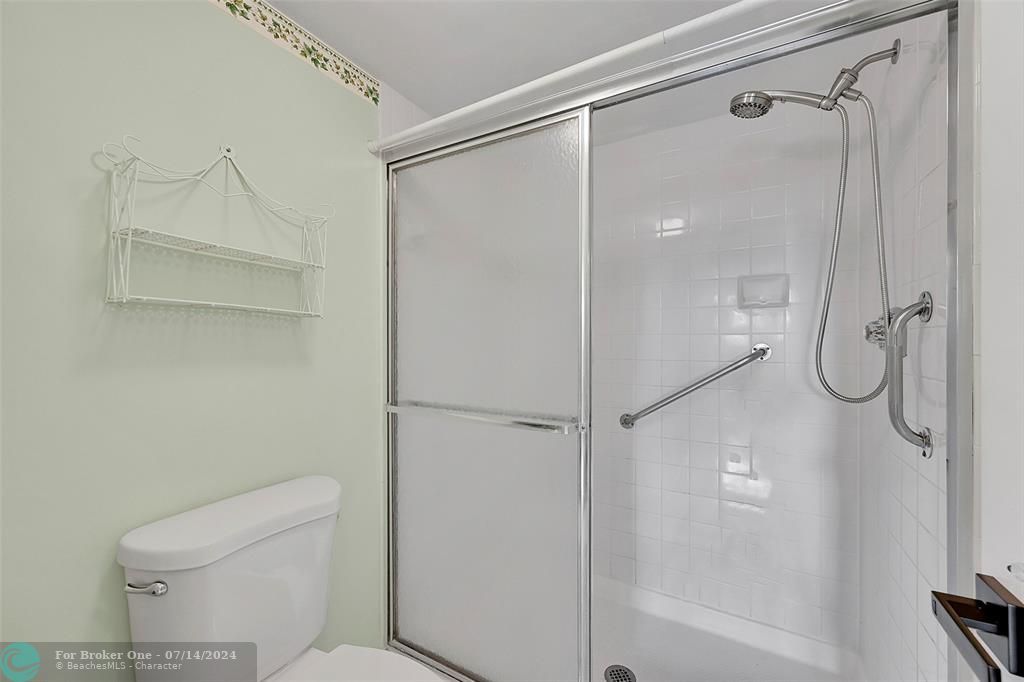 待售: $199,901 (2 贝兹, 2 浴室, 1418 平方英尺)