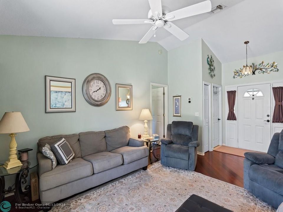 For Sale: $395,000 (3 beds, 2 baths, 1864 Square Feet)