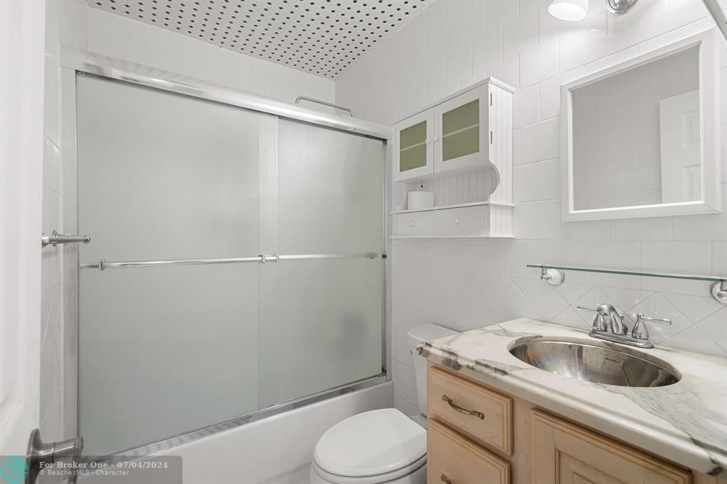Active With Contract: $499,500 (2 beds, 1 baths, 1182 Square Feet)