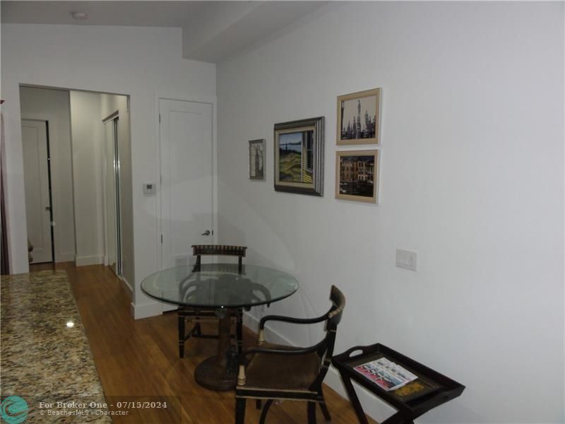 For Sale: $2,300 (1 beds, 1 baths, 600 Square Feet)