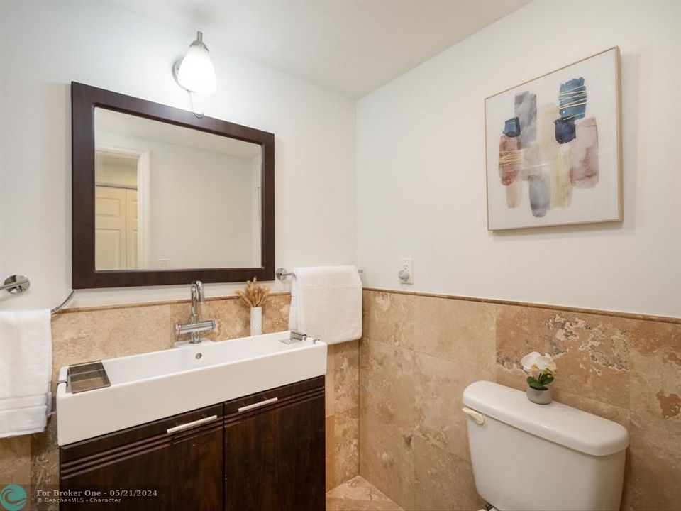 待售: $995,000 (5 贝兹, 5 浴室, 2587 平方英尺)