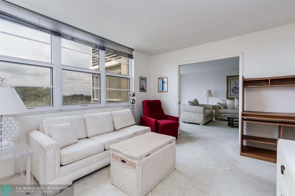 For Sale: $275,000 (2 beds, 2 baths, 1260 Square Feet)