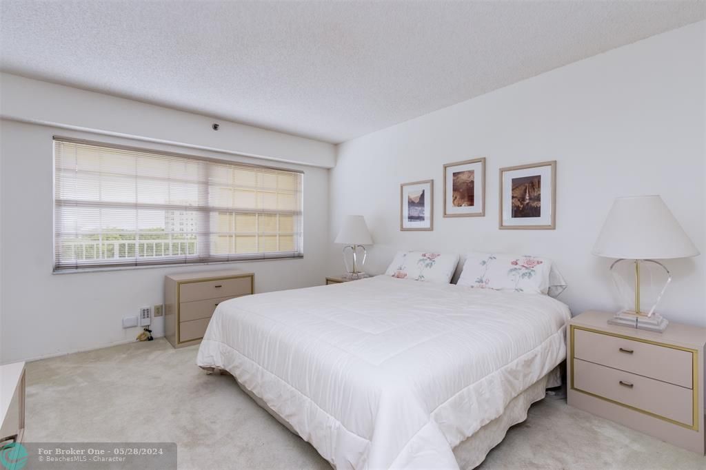 For Sale: $265,000 (2 beds, 2 baths, 1260 Square Feet)