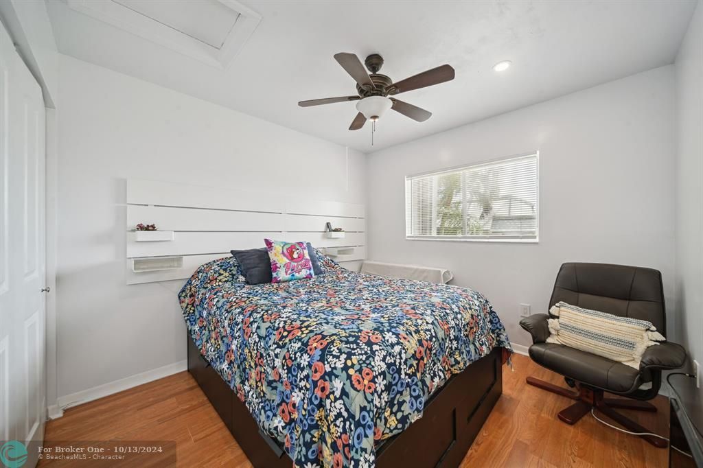 Active With Contract: $459,500 (3 beds, 2 baths, 1360 Square Feet)