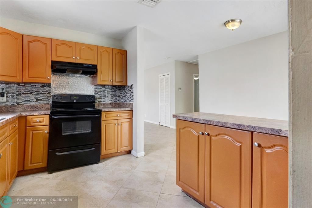 For Sale: $399,900 (3 beds, 1 baths, 1146 Square Feet)