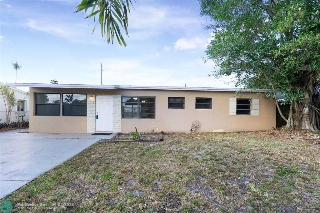 For Sale: $459,900 (3 beds, 2 baths, 1036 Square Feet)