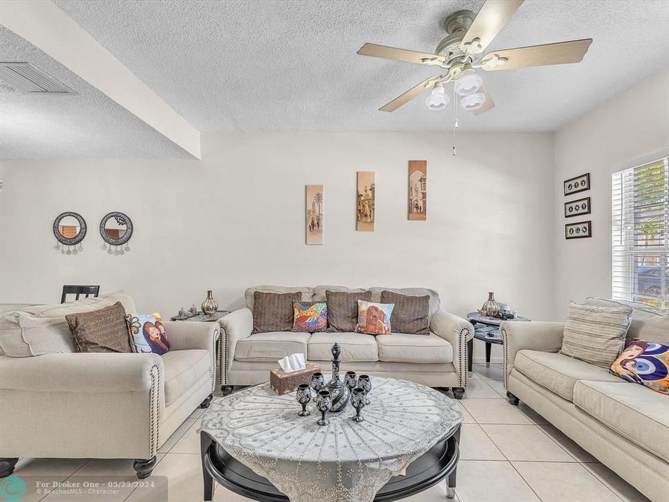 Active With Contract: $380,000 (3 beds, 2 baths, 1170 Square Feet)