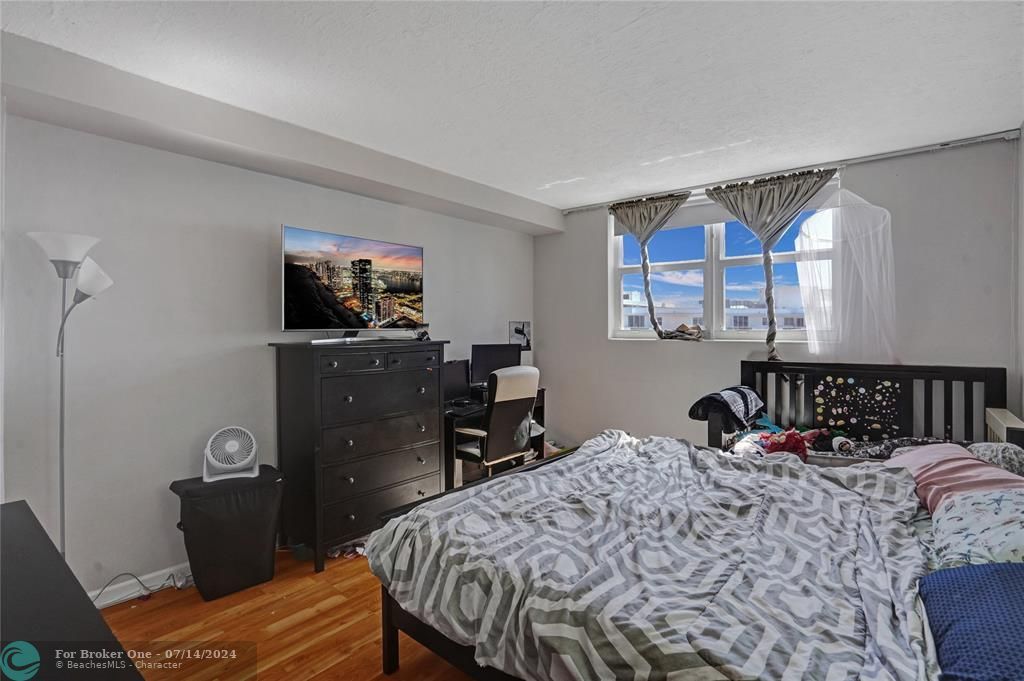 Active With Contract: $2,250 (1 beds, 1 baths, 1016 Square Feet)