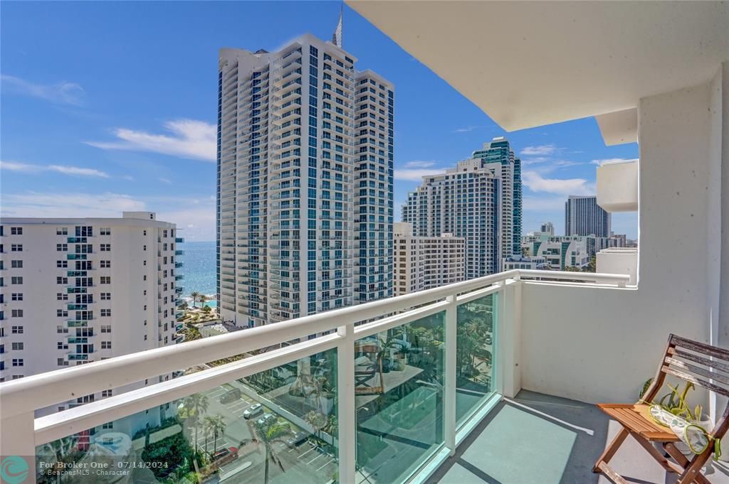 Active With Contract: $2,250 (1 beds, 1 baths, 1016 Square Feet)