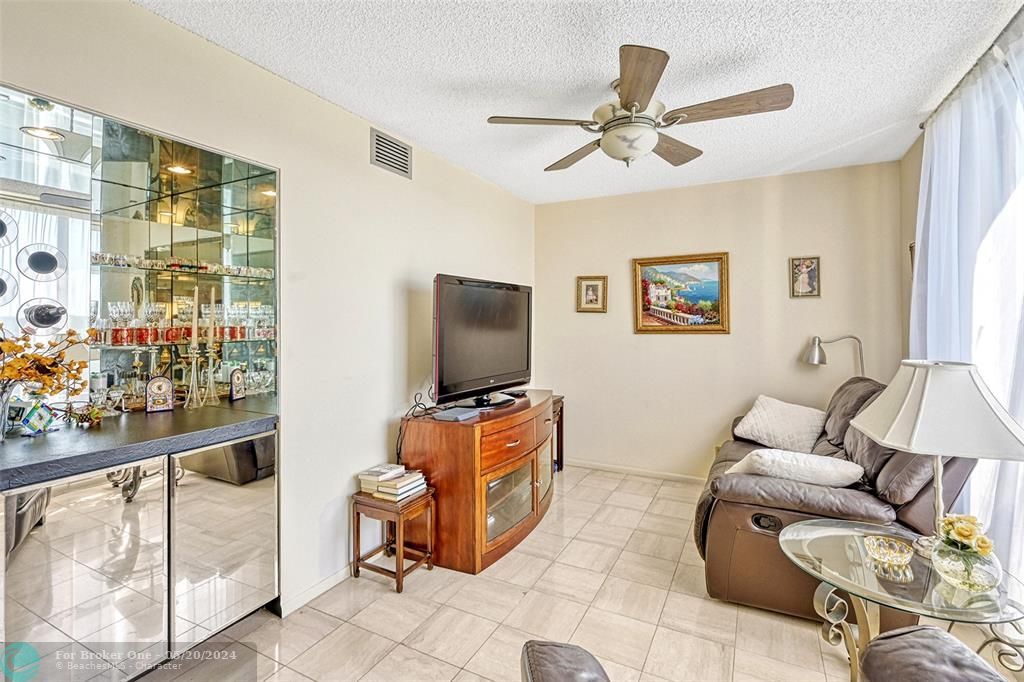 For Sale: $450,000 (2 beds, 2 baths, 1619 Square Feet)