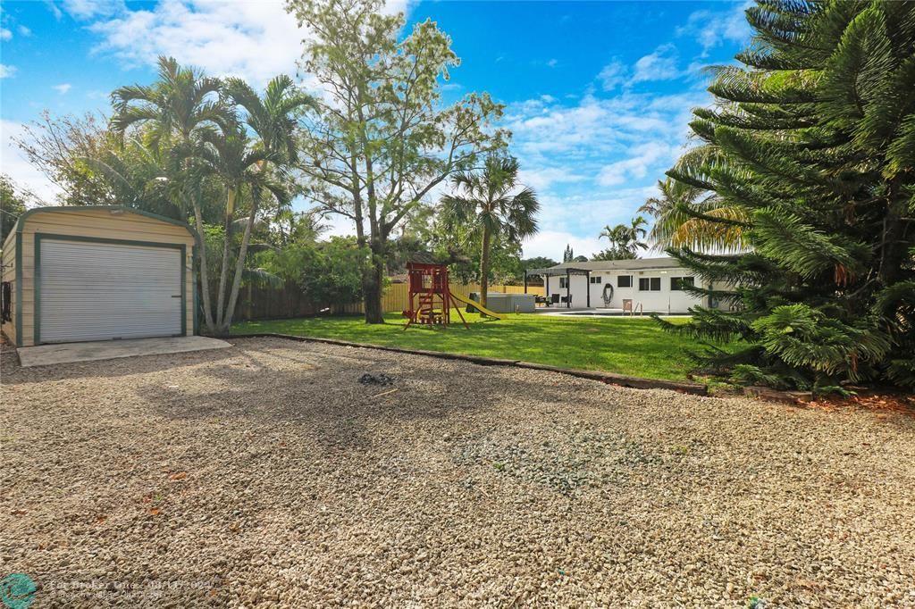 For Sale: $625,000 (3 beds, 2 baths, 1387 Square Feet)