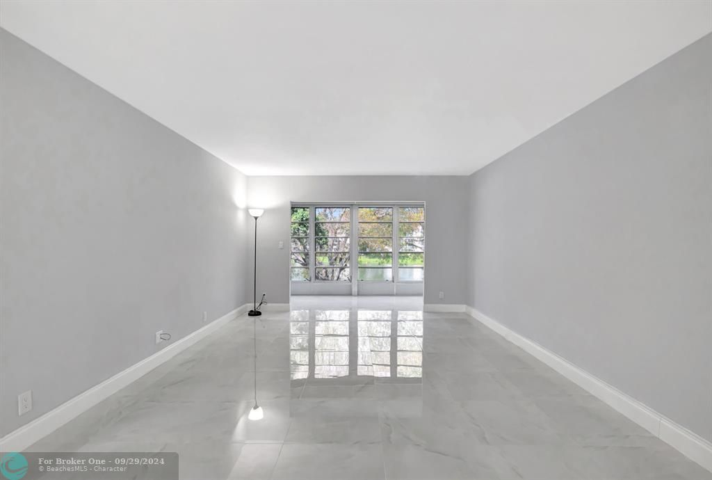 For Sale: $224,999 (2 beds, 2 baths, 1161 Square Feet)