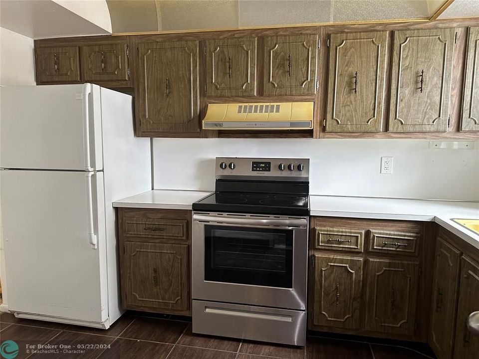 For Sale: $399,000 (2 beds, 2 baths, 1700 Square Feet)