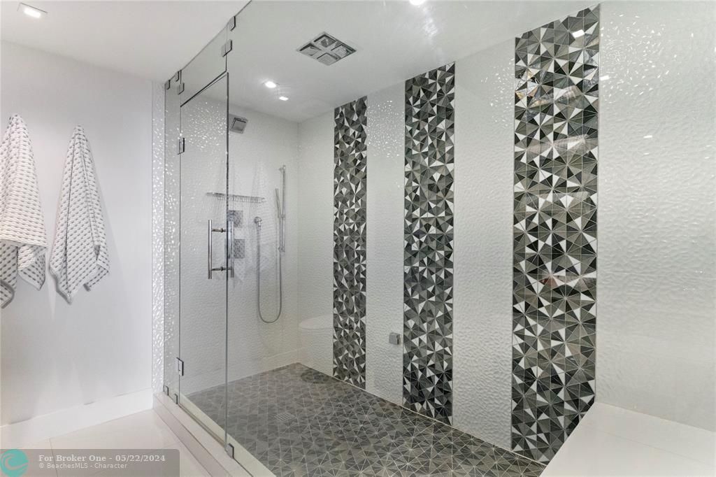 合同活跃: $8,995 (3 贝兹, 2 浴室, 2086 平方英尺)