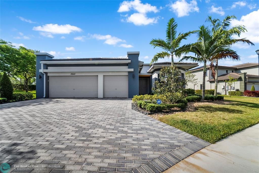 Active With Contract: $1,089,500 (4 beds, 3 baths, 2970 Square Feet)