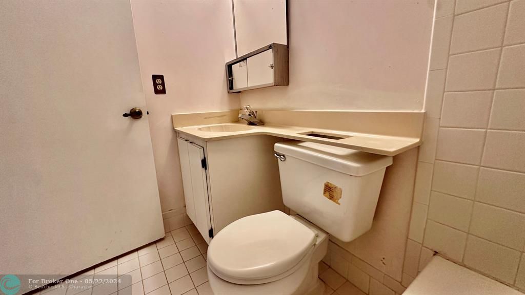 For Sale: $159,000 (2 beds, 2 baths, 1010 Square Feet)