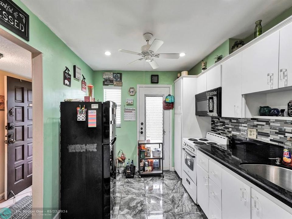 For Sale: $168,000 (2 beds, 2 baths, 1189 Square Feet)