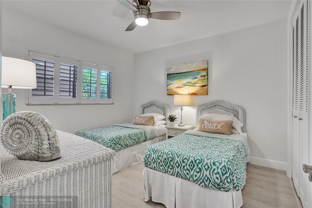 For Sale: $459,000 (2 beds, 2 baths, 860 Square Feet)