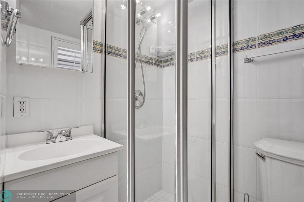 For Sale: $459,000 (2 beds, 2 baths, 860 Square Feet)