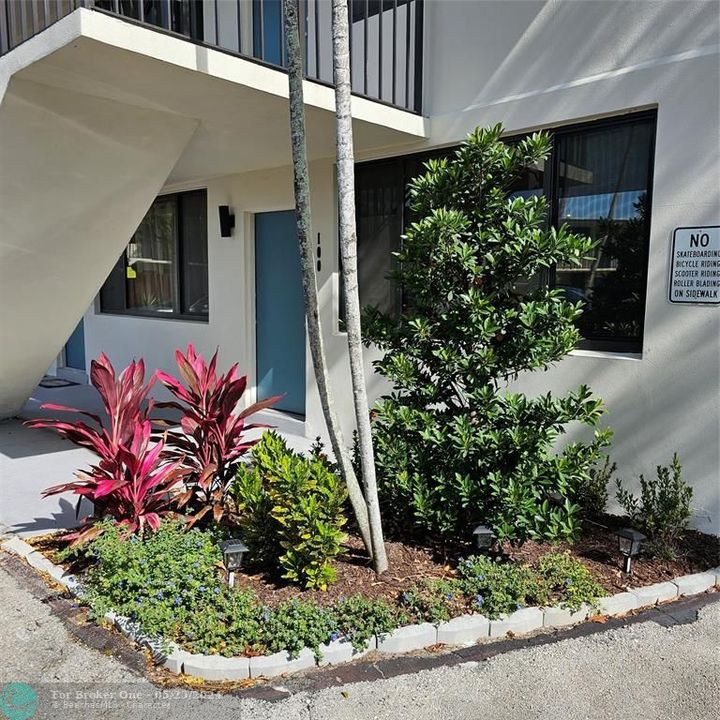 Active With Contract: $145,000 (1 beds, 1 baths, 685 Square Feet)