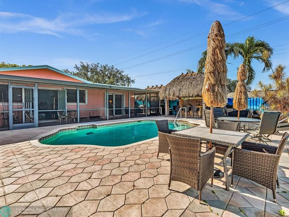 Active With Contract: $799,000 (3 beds, 2 baths, 2600 Square Feet)