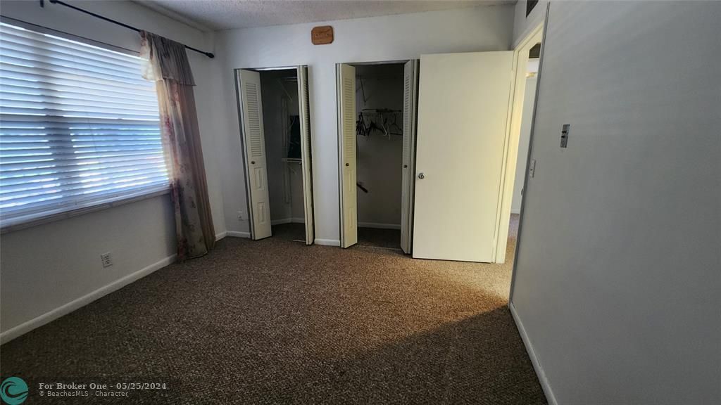 For Sale: $180,000 (1 beds, 1 baths, 840 Square Feet)