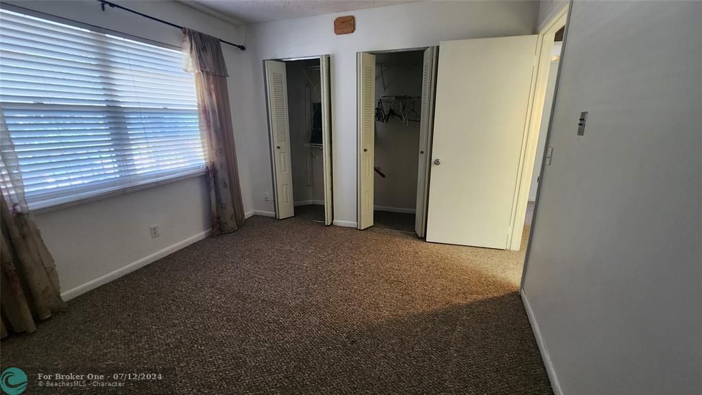 For Sale: $180,000 (1 beds, 1 baths, 840 Square Feet)