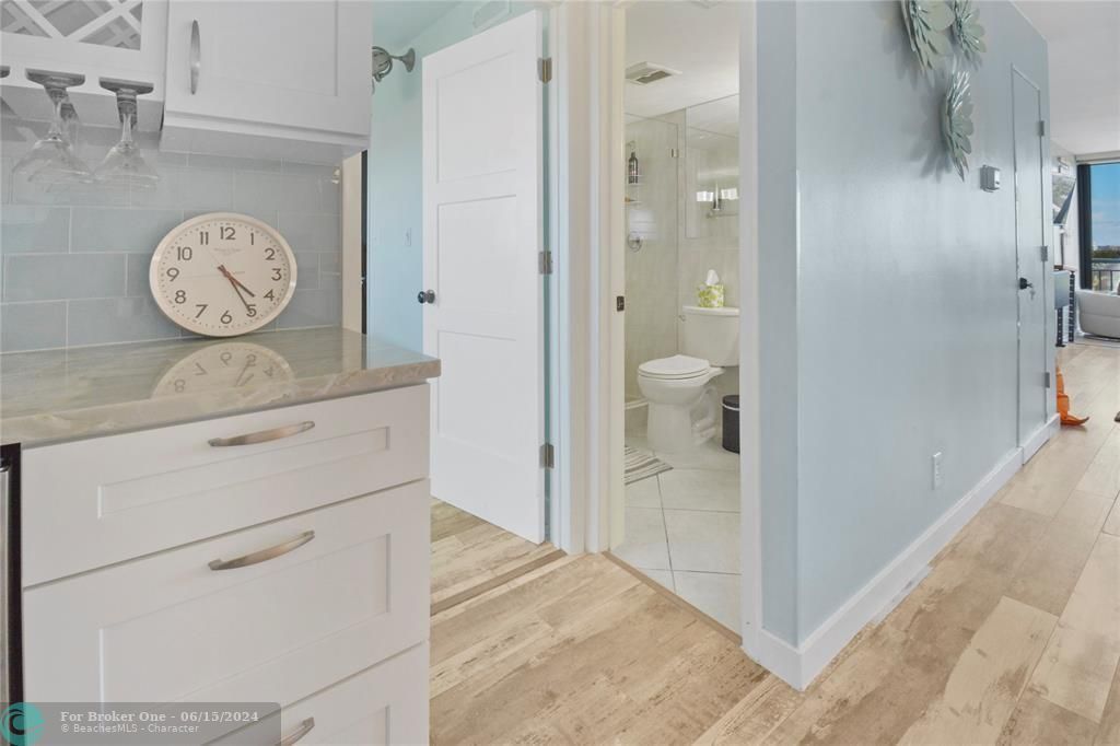 Active With Contract: $319,900 (2 beds, 2 baths, 1080 Square Feet)